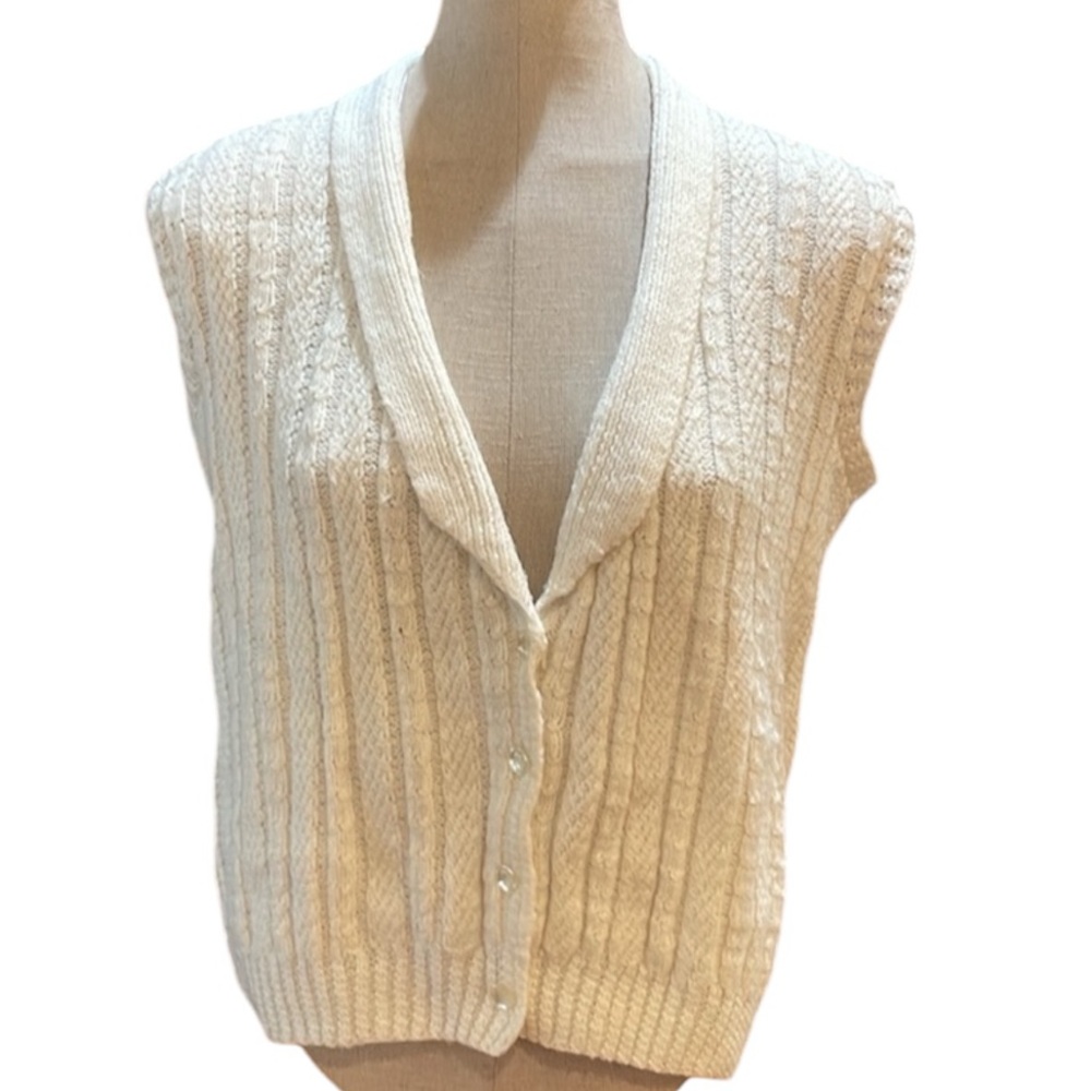 Hand knit cable Sweater vest sleeveless button-down handcrafted women’s size M